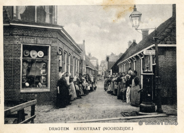 De Kerkstraat alias de H&#251;nejoep door Jochum Dijkstra (VOL)
